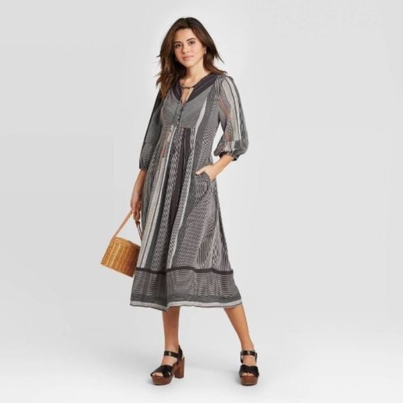 Universal Thread Dresses & Skirts - Grey Stripped Boho Peasant Dress with Pockets!